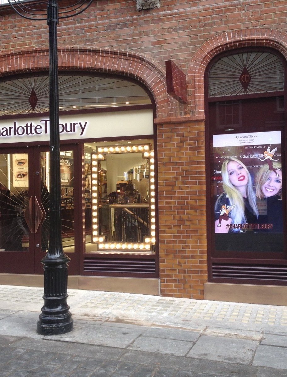 Charlotte Tilbury Gif booth